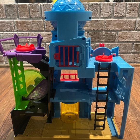 Fisher-Price Imaginext Daily Planet Playset - Picture 3 of 5